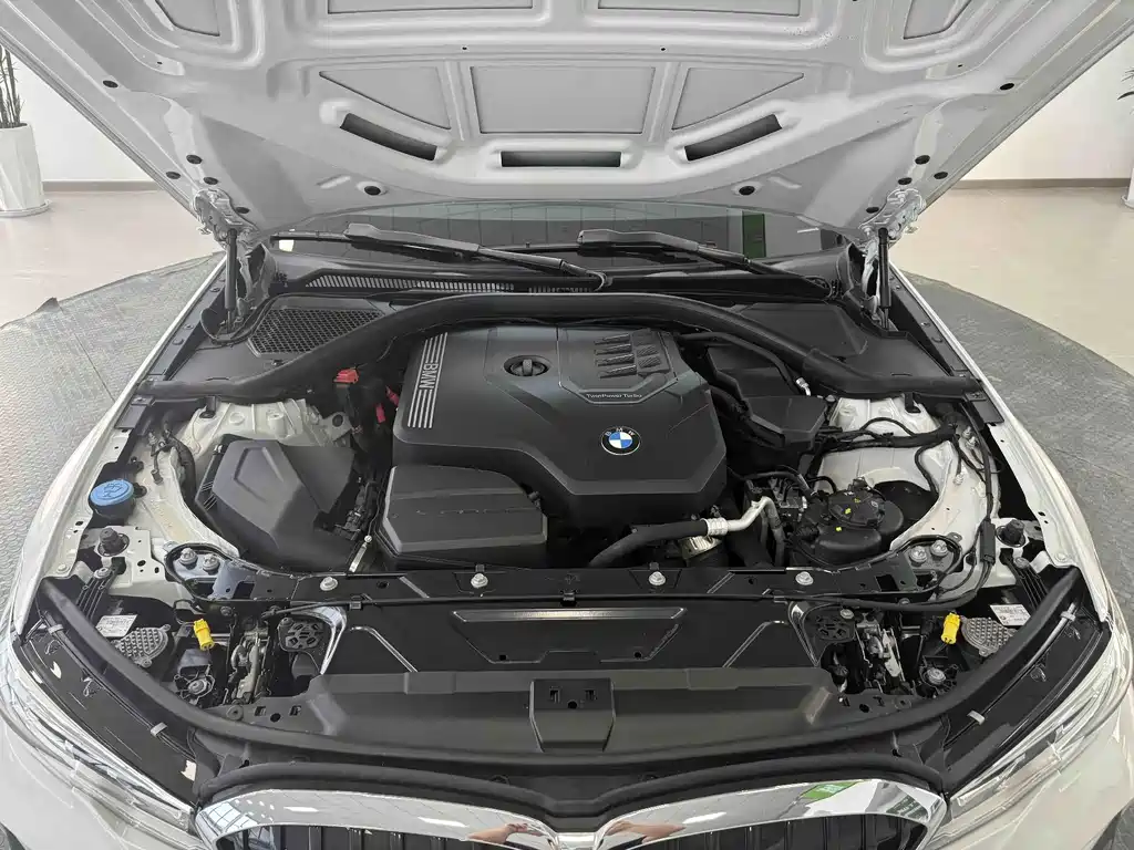 BMW 3 Series 2022 — фото 19