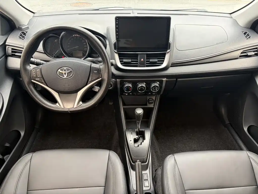 Toyota Yaris L 2022 — фото 10