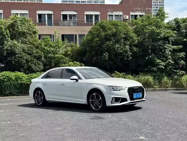 Audi A4L 2019