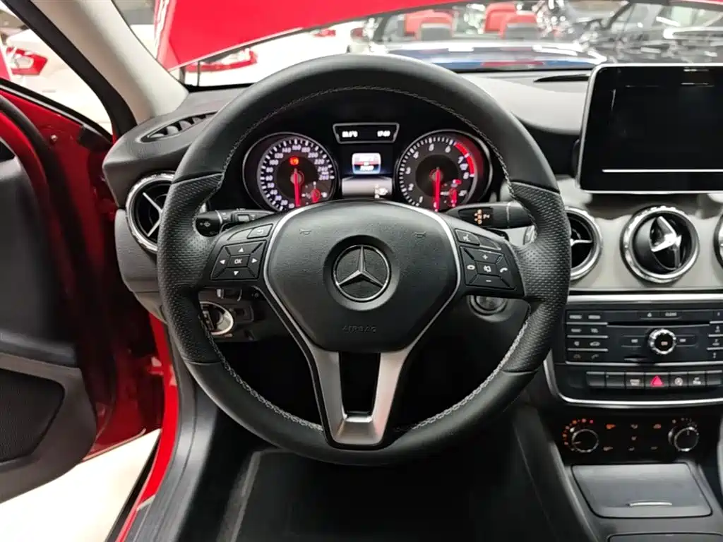 Mercedes-Benz GLA 2016 — фото 11