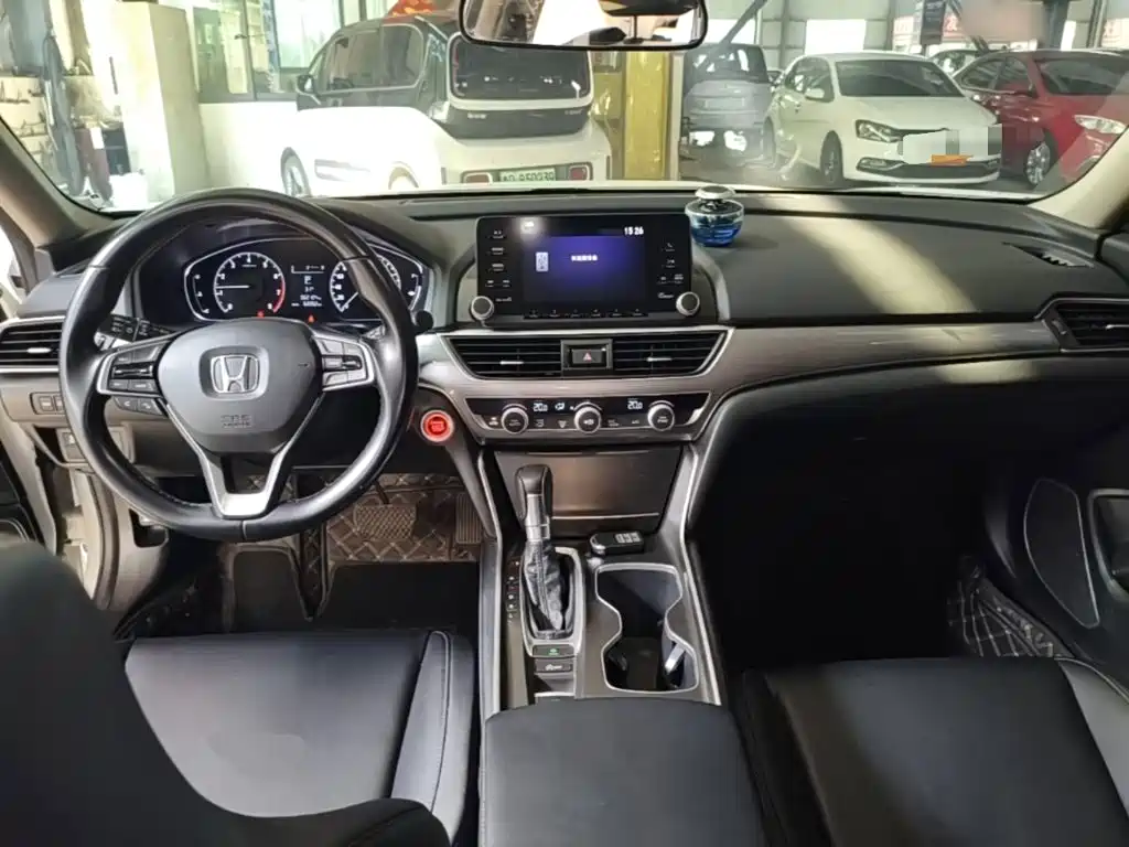 Honda Accord 2021 — фото 10