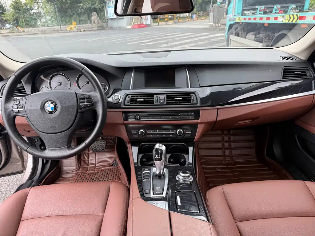 BMW 5 Series 2016 — фото 13