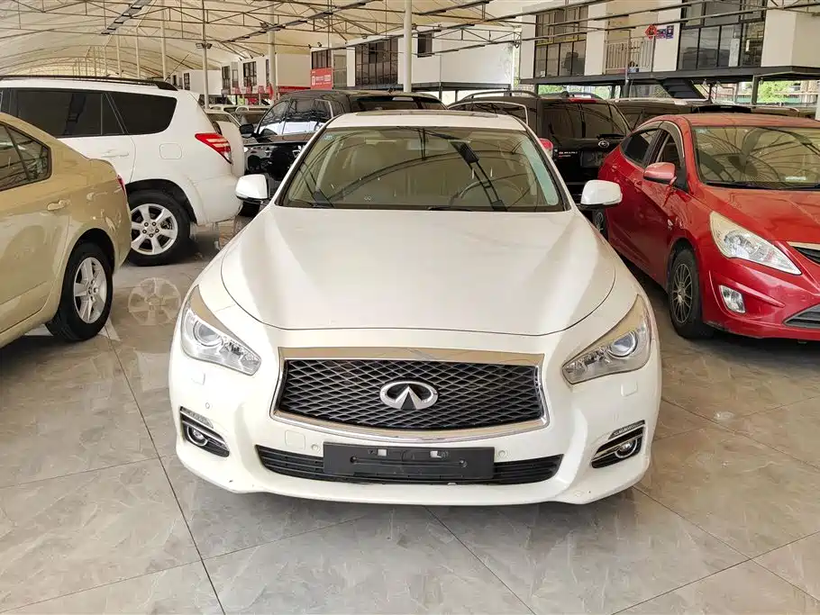 Infiniti Q50 2014