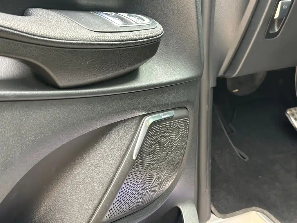 Mercedes-Benz V-Class 2021 — фото 12