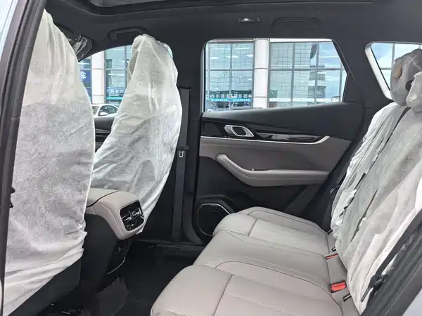 Geely Boyue L 2026
