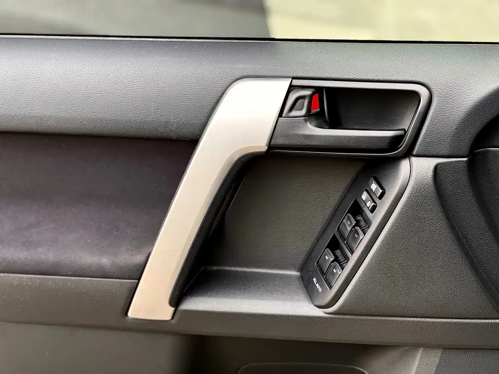 Toyota Prado 2017 — фото 16