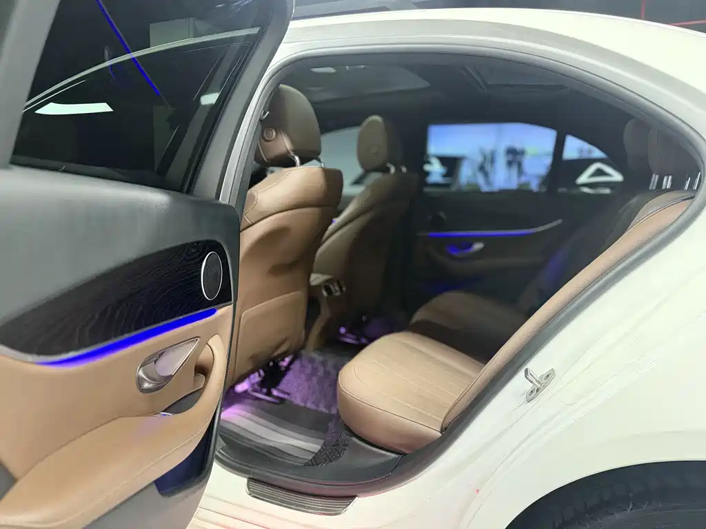 Mercedes-Benz E-Class 2020 — фото 12