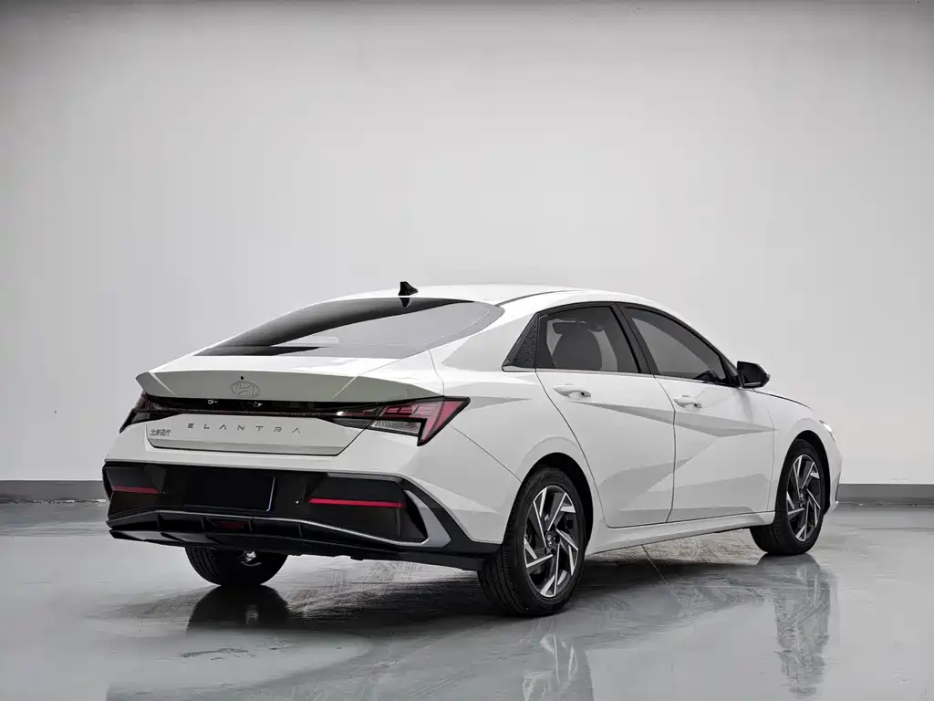 Hyundai Elantra 2024 — фото 4