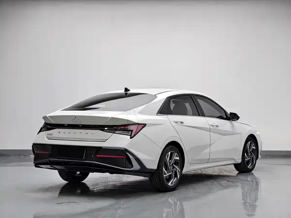 Hyundai Elantra 2023