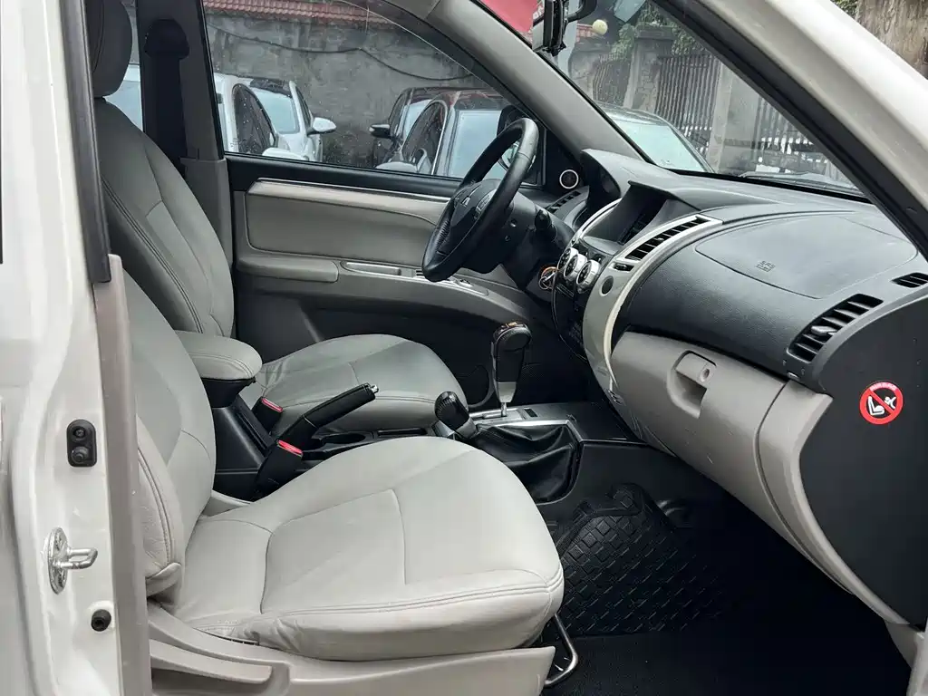 Mitsubishi Pajero Sport 2015 — фото 11