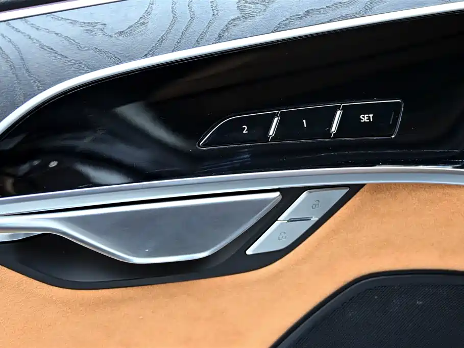 Audi A8 2025 — фото 24