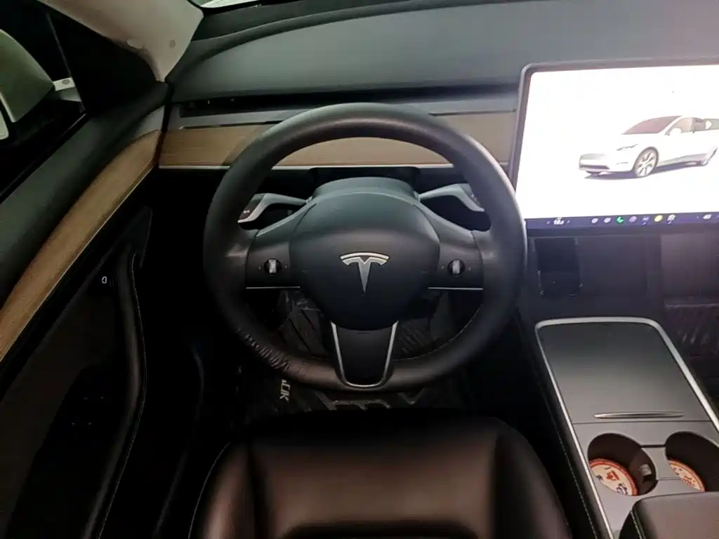 Tesla Model Y 2022 — фото 11
