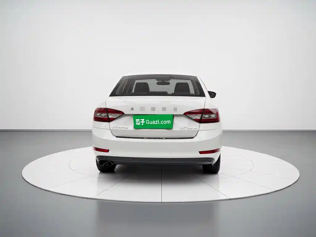 Skoda Octavia 2021 — фото 3