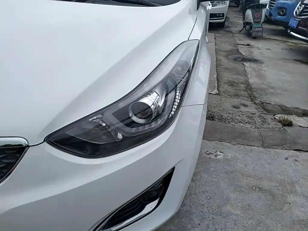 Hyundai Elantra 2017 — фото 24