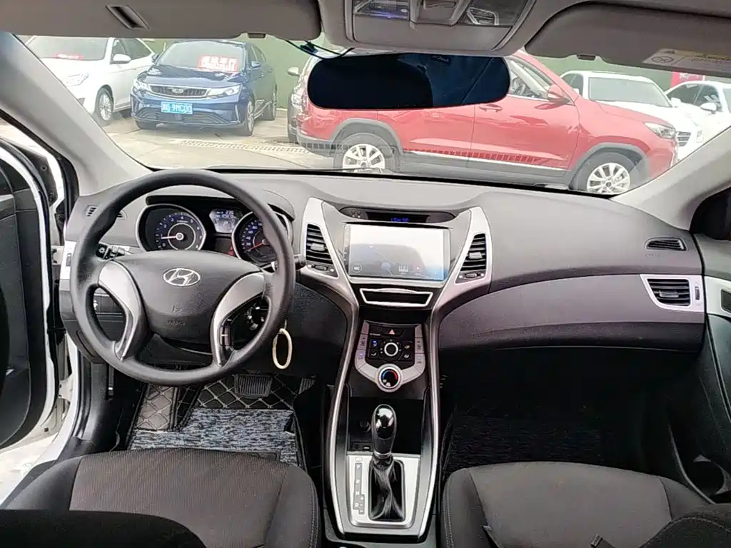 Hyundai Elantra 2017 — фото 10