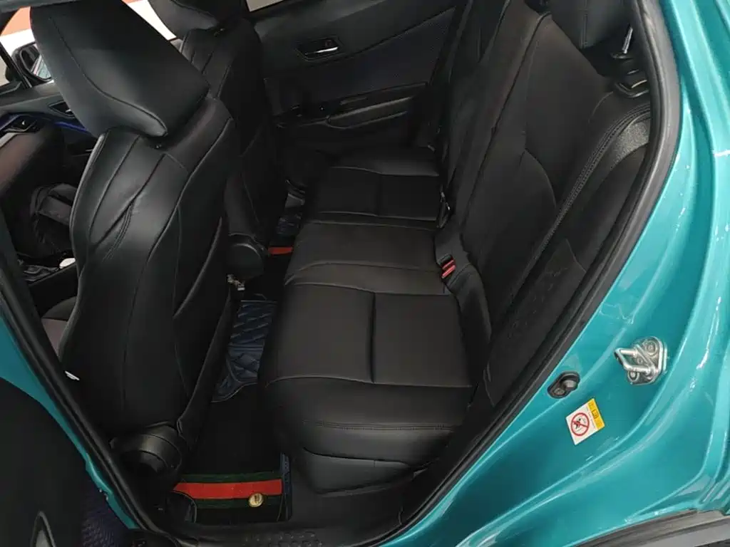 Toyota C-HR 2018 — фото 17