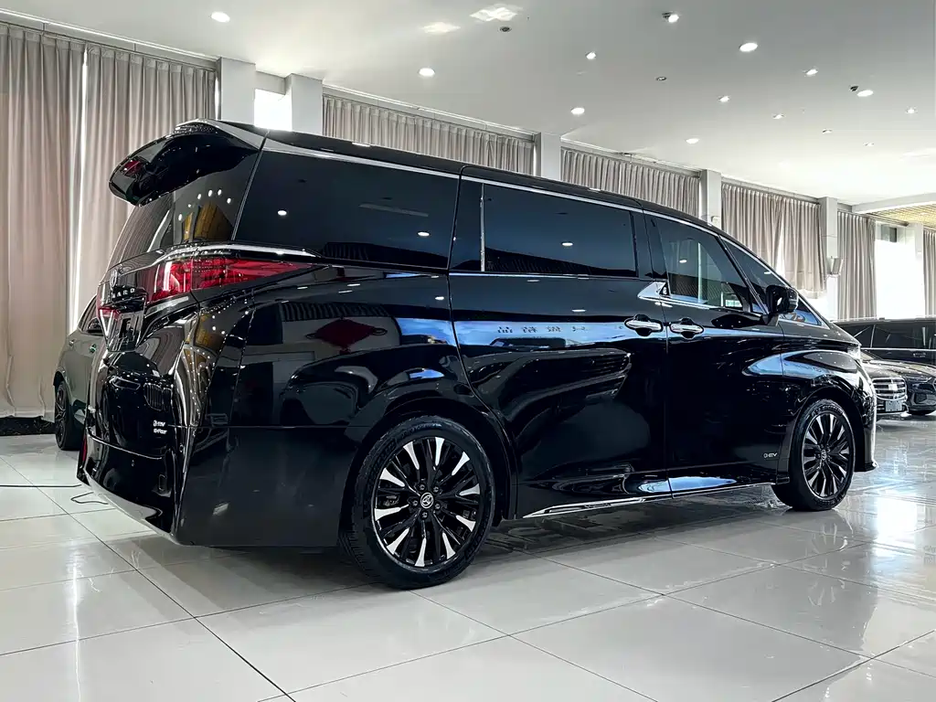 Toyota Alphard 2025