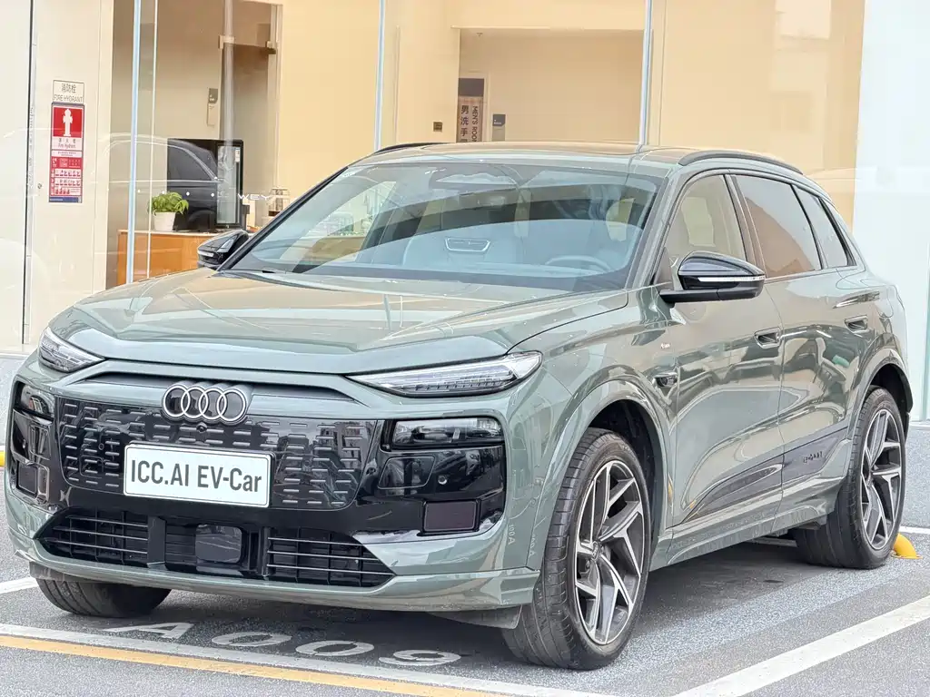 Audi Q6L e-tron 2025 — фото 1