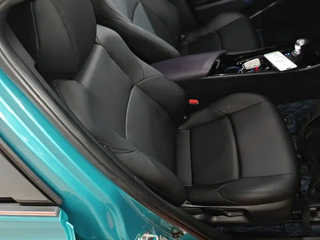 Toyota C-HR 2018 — фото 25