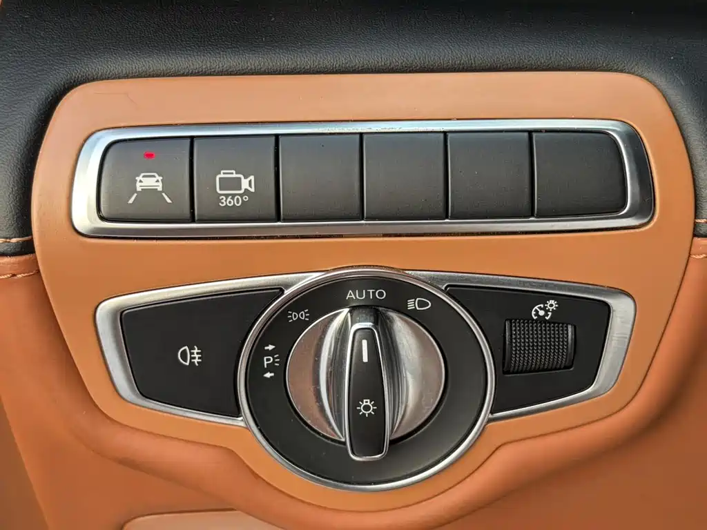 Mercedes-Benz V-Class 2023 — фото 29