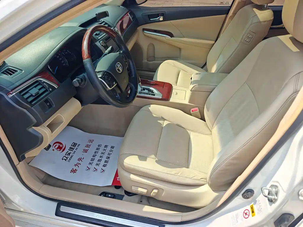Toyota Camry 2014 — фото 12