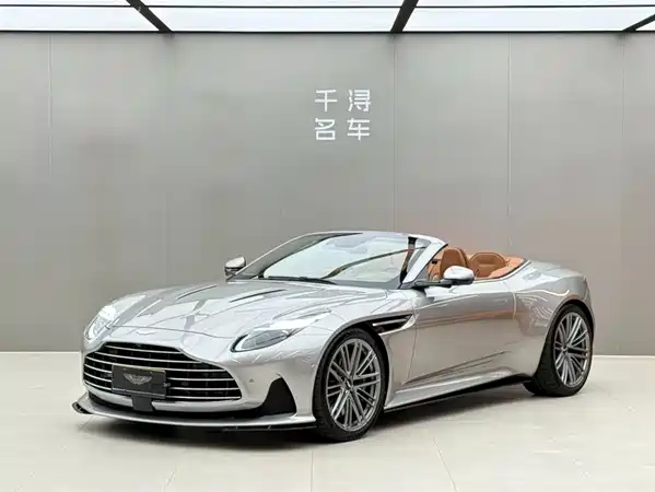 Aston Martin DB12 2023