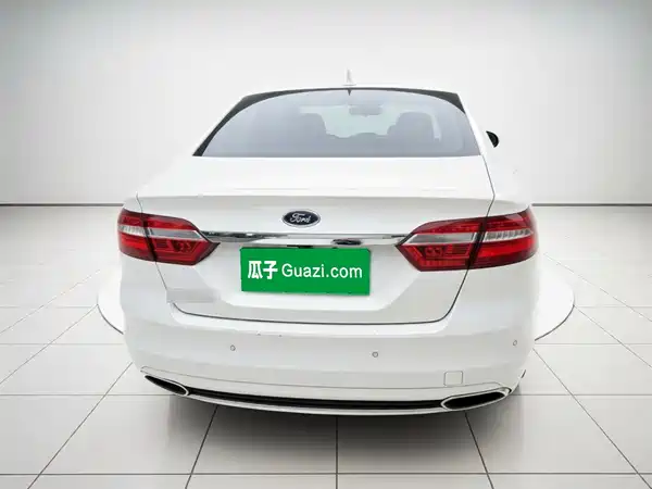 Ford Taurus 2017