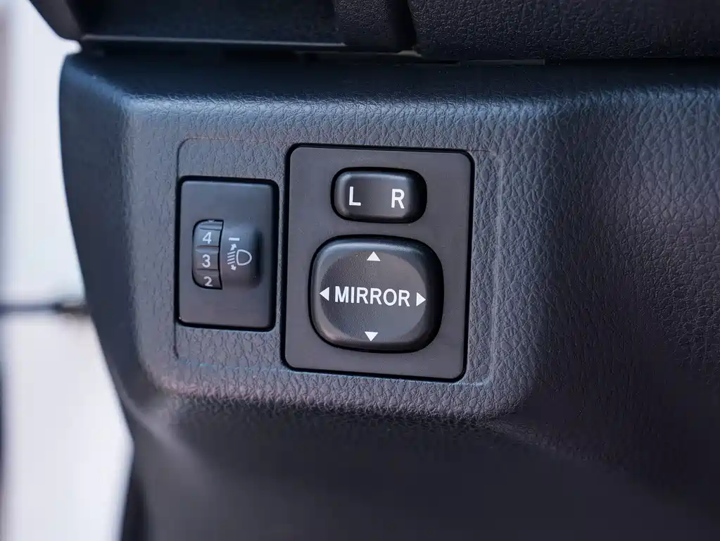 Toyota Yaris L 2022 — фото 16