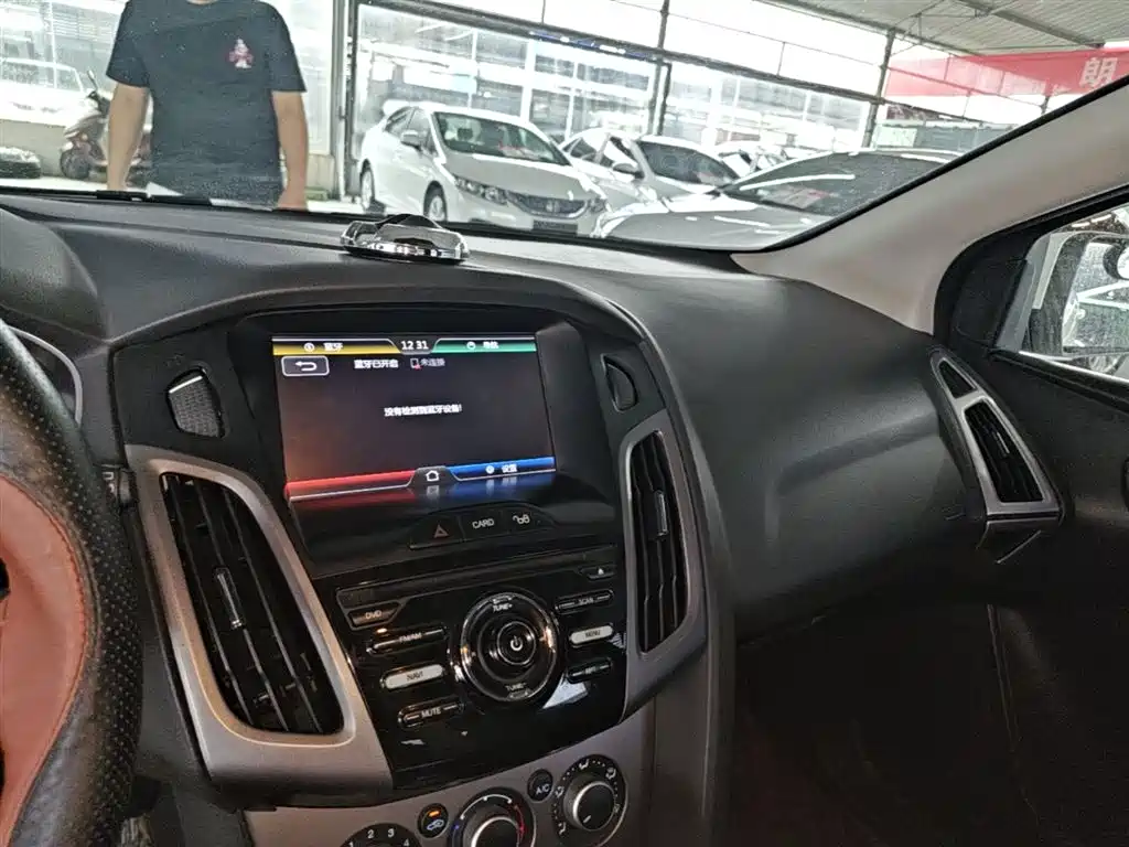 Ford Focus 2015 — фото 10