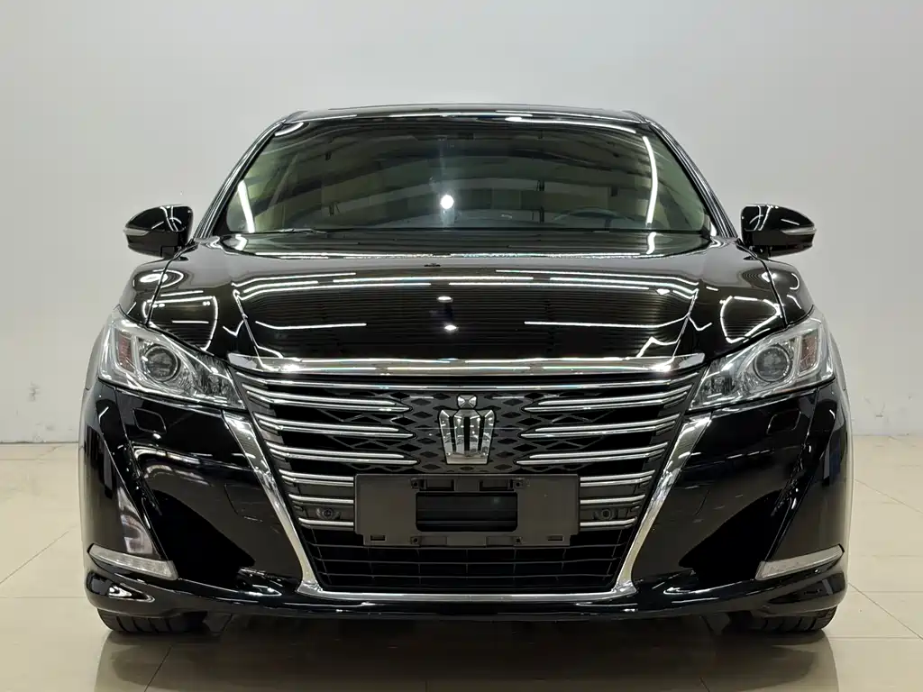 Toyota Crown 2015 — фото 2