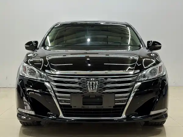 Toyota Crown 2015