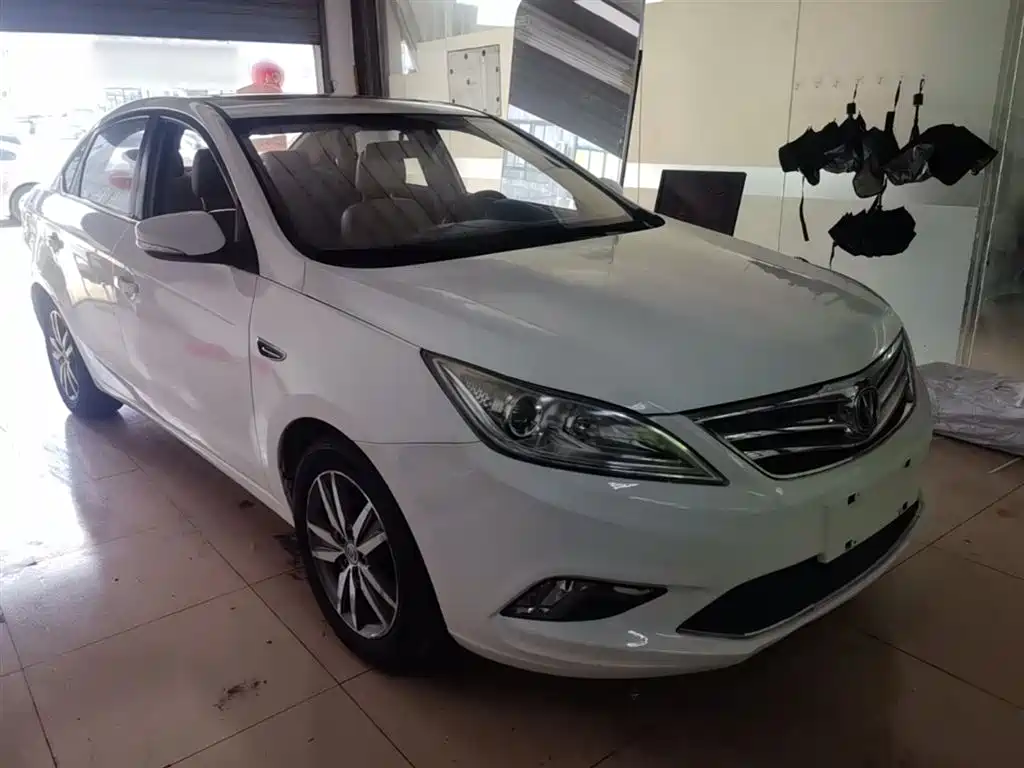 Changan Eado 2015 — фото 4