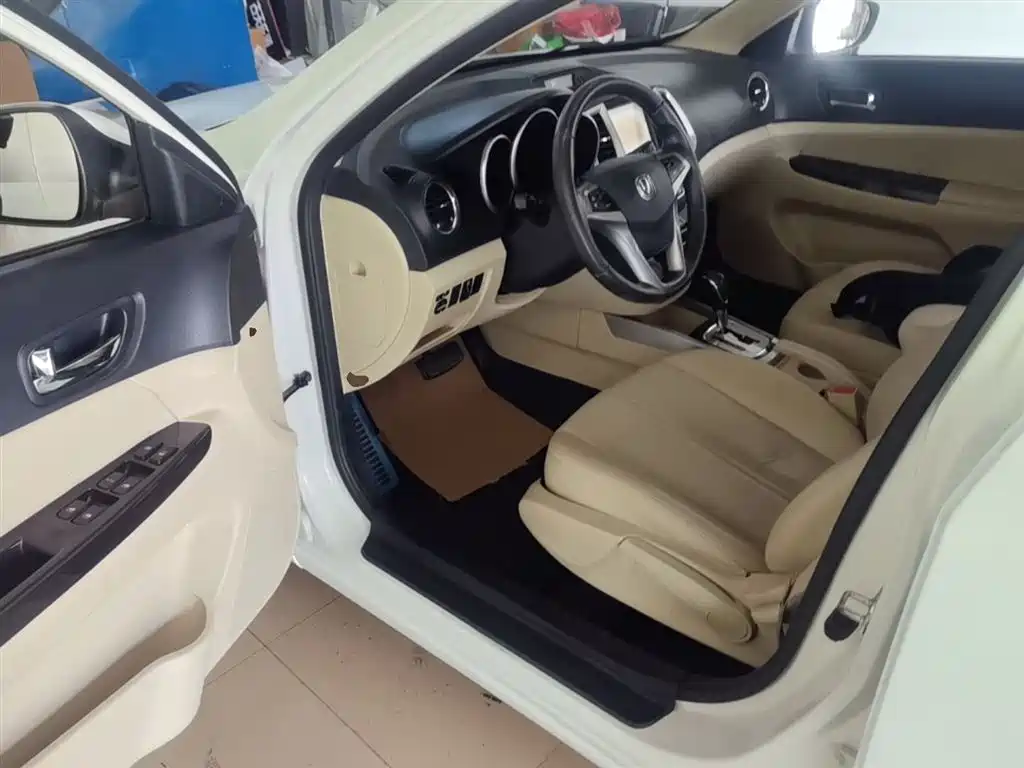 Changan Eado 2015 — фото 16
