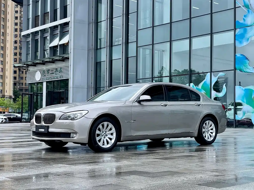 BMW 7 Series 2011 — фото 1