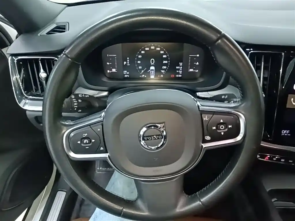 Volvo S60 2022 — фото 11