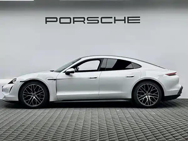 Porsche Taycan 2021