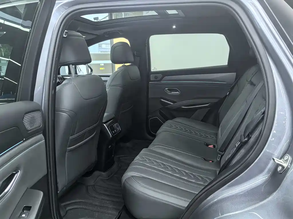 BYD L DM-i 2025 — фото 12