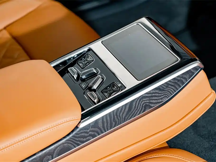 Audi A8 2023 — фото 23