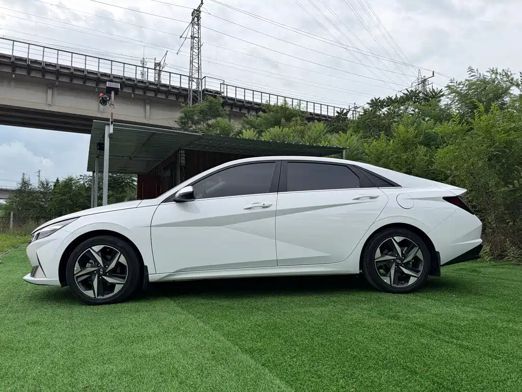 Hyundai Elantra 2022
