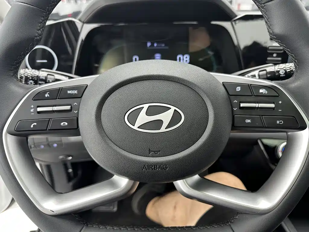 Hyundai Elantra 2023 — фото 15