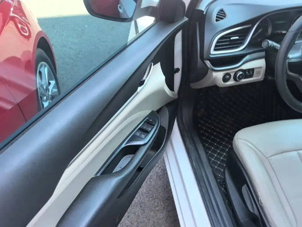 Buick Excelle 2018 — фото 16