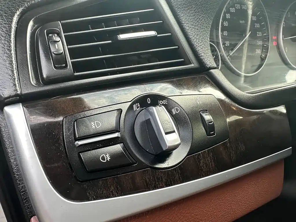 BMW 5 Series 2016 — фото 22