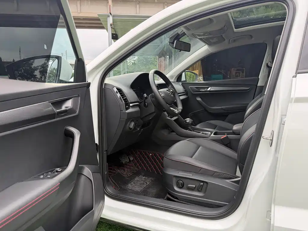 Skoda Karoq 2023 — фото 8