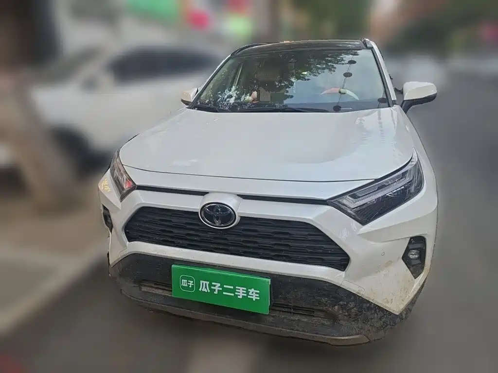 Toyota RAV4 2023 — фото 2