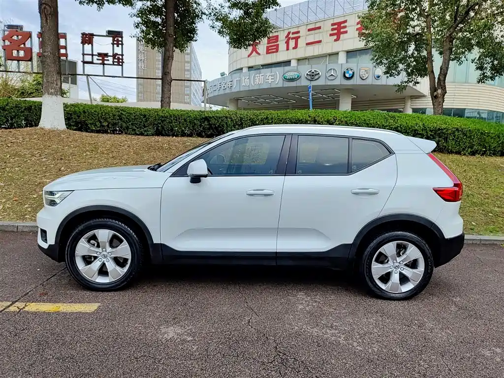 Volvo XC40 2021 — фото 3