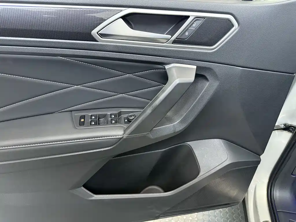 Volkswagen Tiguan L 2023 — фото 16