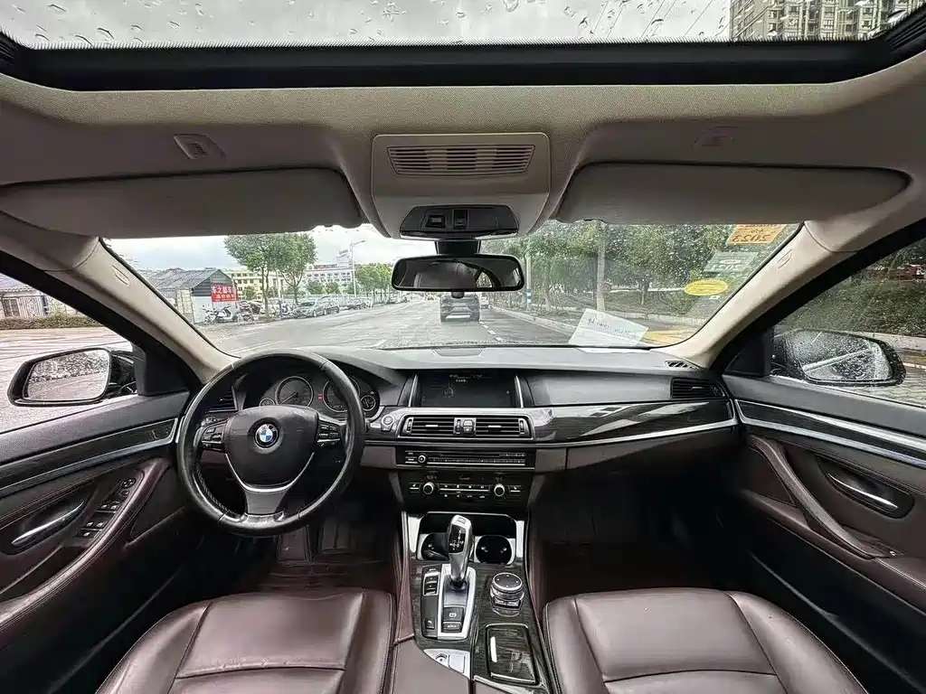 BMW 5 Series 2015 — фото 12