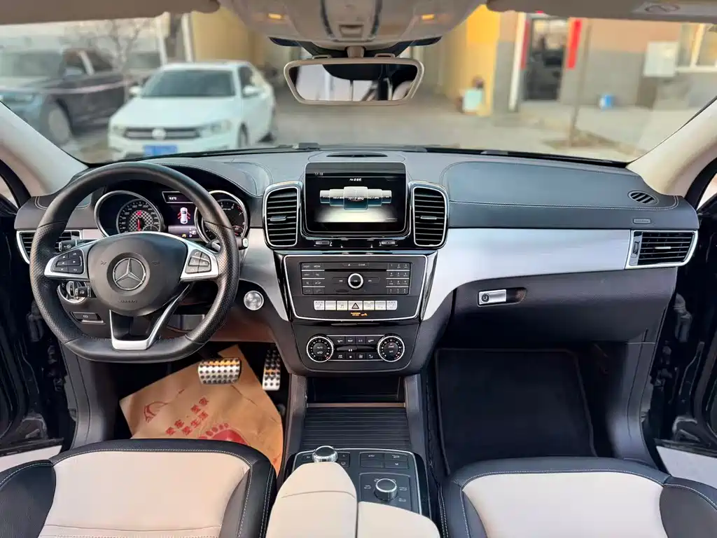 Mercedes-Benz GLE Coupe AMG 2018 — фото 10