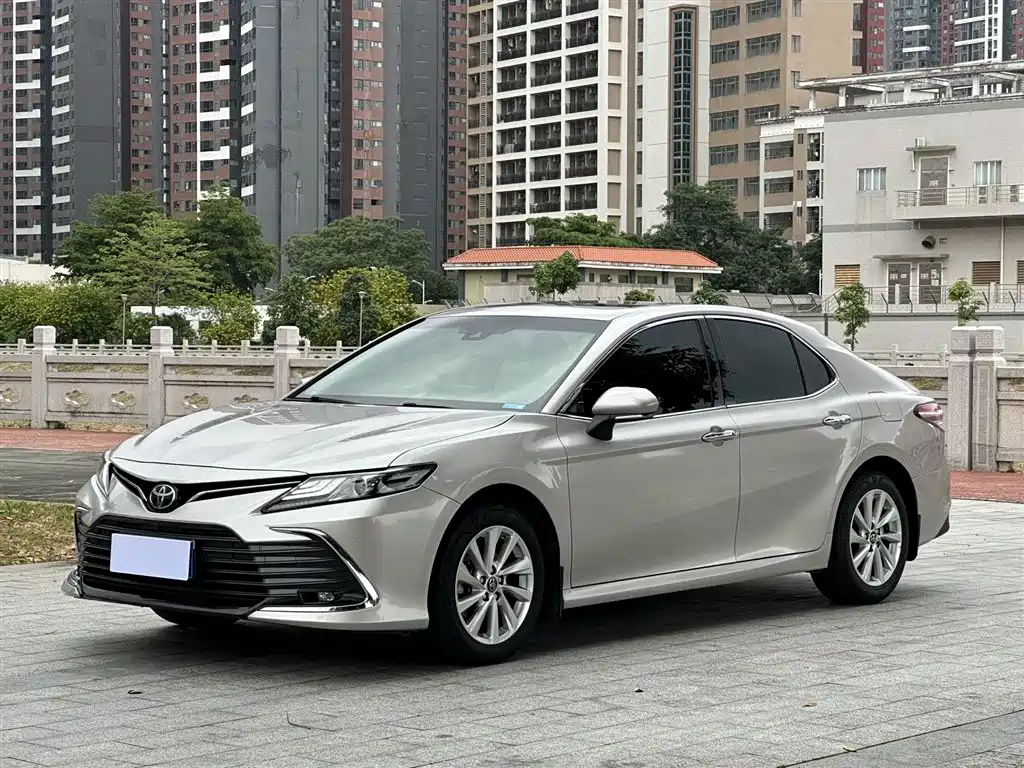 Toyota Camry 2022 — фото 1