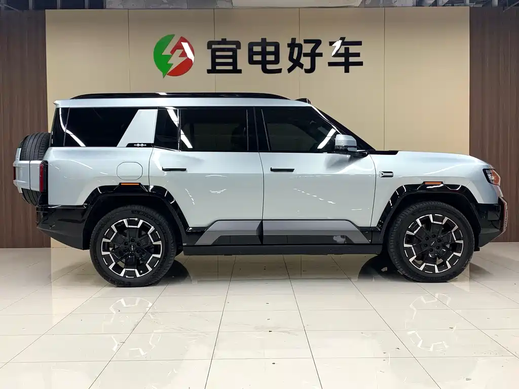 Fang Cheng Bao Leopard 8 2024